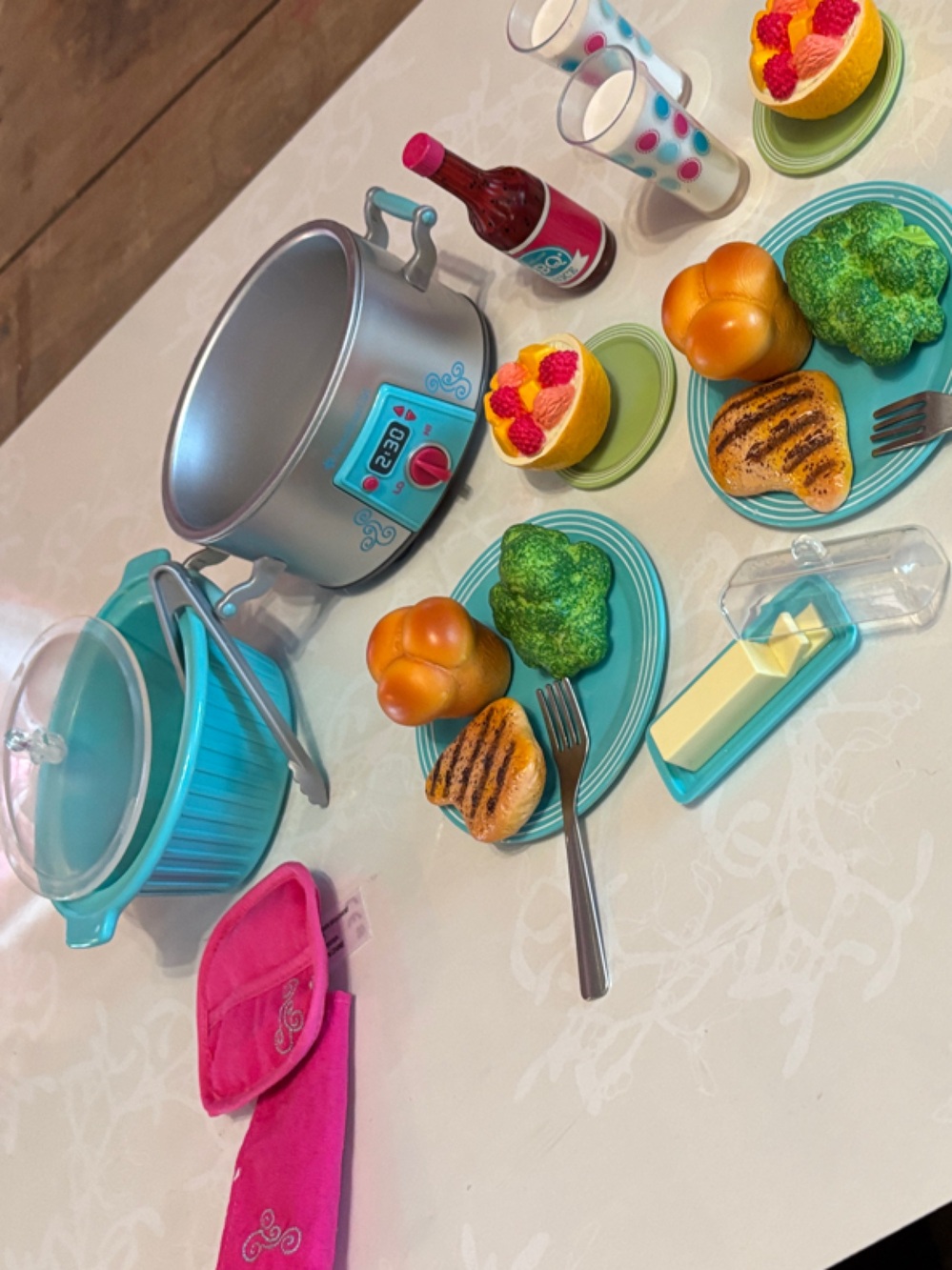 American Girl Doll crockpot dinner set Excellent condition - Picture 9 of 9